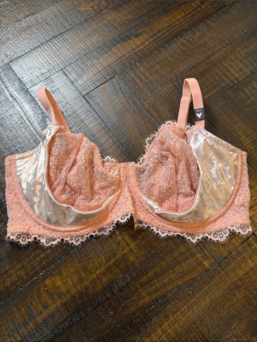 Victoria’s Secret Dream Angels 36DDD Light Pink Velvet Lace‎ Push-up Bra NWT